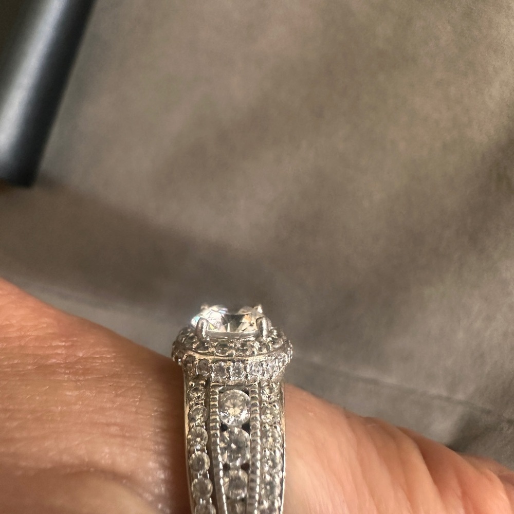 Elegant Silver CZ Woman’s Ring Perfect Travel or Vacation Size 6 Low Setting - Picture 3 of 12